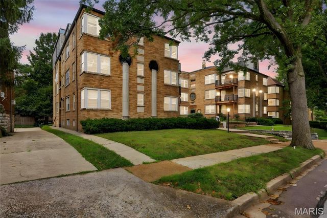 7532 York Drive 2E, Clayton, MO 63105