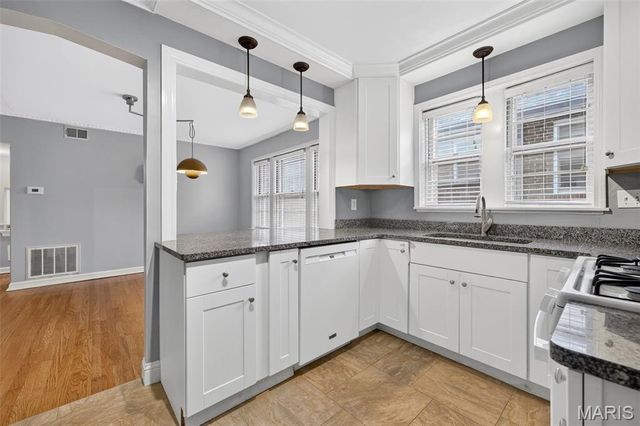 7532 York Drive 2E, Clayton, MO 63105