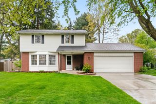 1027 Piccadilly Road, Kalamazoo, MI 49006
