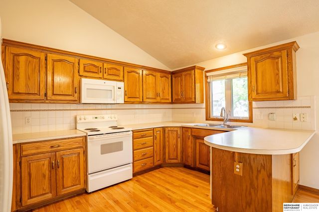 3806 Giles Road, Bellevue, NE 68147