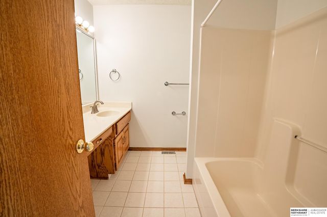 3806 Giles Road, Bellevue, NE 68147