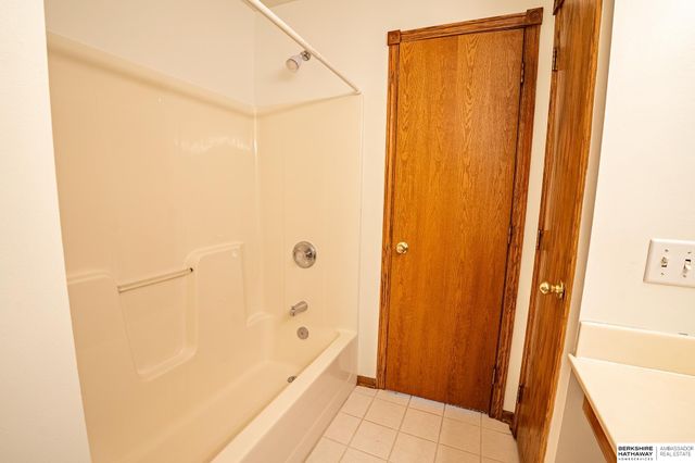 3806 Giles Road, Bellevue, NE 68147