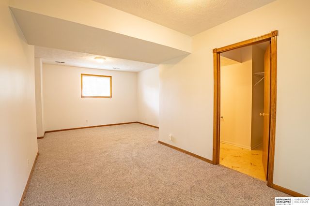 3806 Giles Road, Bellevue, NE 68147