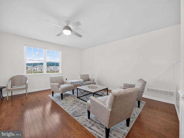4367 COLONIAL LN, Center Valley, PA 18034