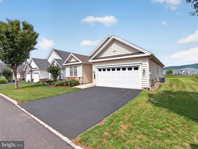 4367 COLONIAL LN, Center Valley, PA 18034