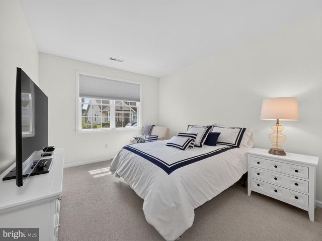 4367 COLONIAL LN, Center Valley, PA 18034