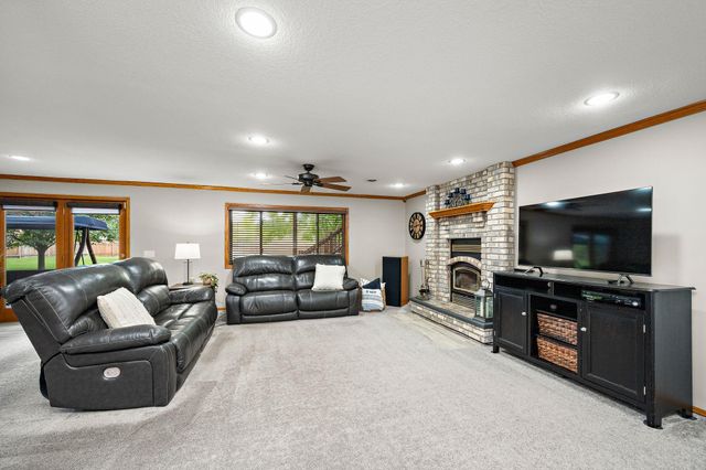 9303 Washburn Avenue N, Brooklyn Park, MN 55444
