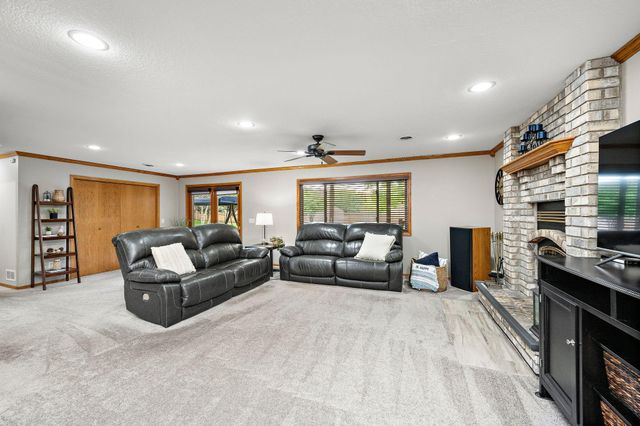 9303 Washburn Avenue N, Brooklyn Park, MN 55444