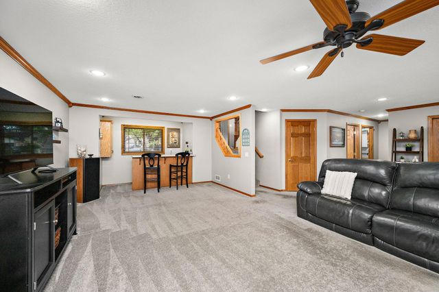 9303 Washburn Avenue N, Brooklyn Park, MN 55444