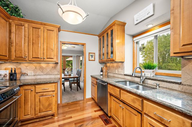 9303 Washburn Avenue N, Brooklyn Park, MN 55444