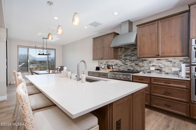 1438 E Quartzite Way, Green Valley, AZ 85614