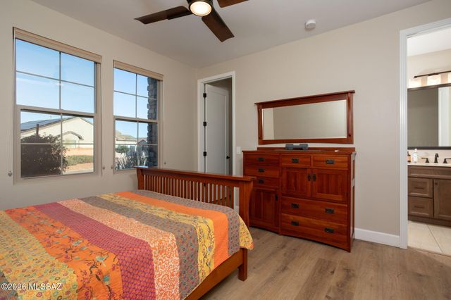 1438 E Quartzite Way, Green Valley, AZ 85614