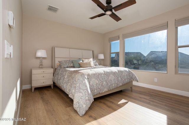 1438 E Quartzite Way, Green Valley, AZ 85614