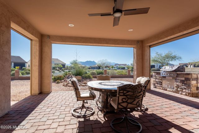 1438 E Quartzite Way, Green Valley, AZ 85614