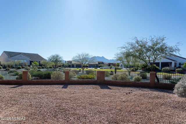 1438 E Quartzite Way, Green Valley, AZ 85614