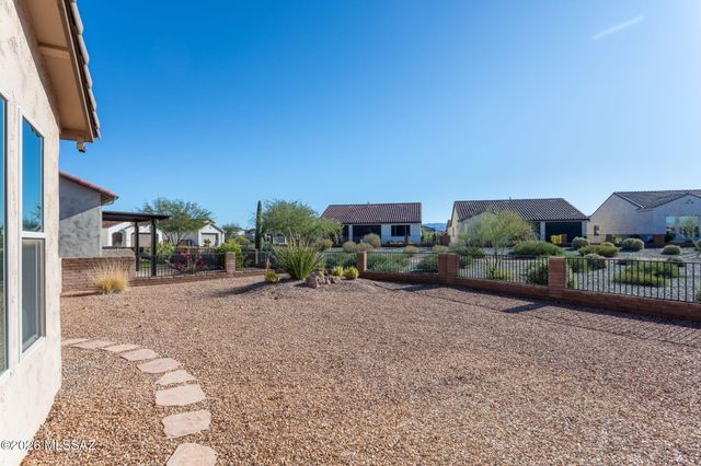 1438 E Quartzite Way, Green Valley, AZ 85614