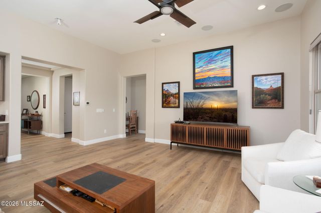 1438 E Quartzite Way, Green Valley, AZ 85614