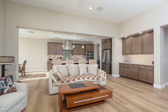 1438 E Quartzite Way, Green Valley, AZ 85614