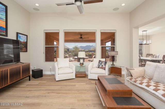 1438 E Quartzite Way, Green Valley, AZ 85614