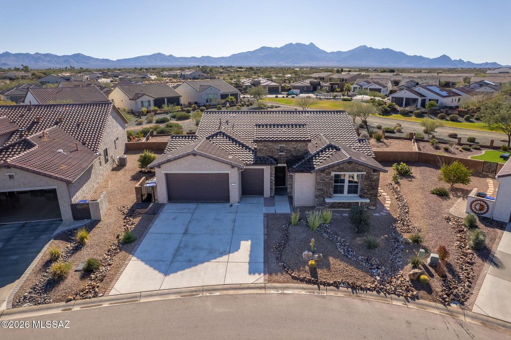 1438 E Quartzite Way, Green Valley, AZ 85614
