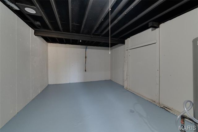 10430 Castle Drive, St Louis, MO 63136