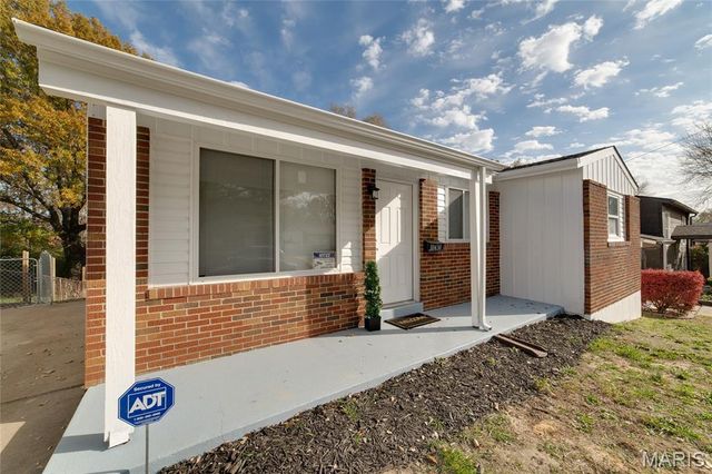 10430 Castle Drive, St Louis, MO 63136