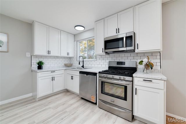 10430 Castle Drive, St Louis, MO 63136