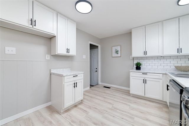 10430 Castle Drive, St Louis, MO 63136