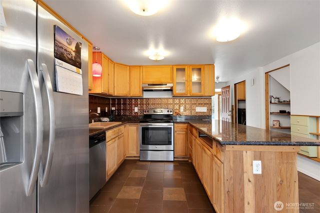 816 299th Street E, Roy, WA 98580