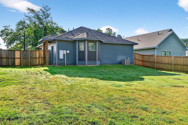 1501 S 7th Avenue, Denison, TX 75020