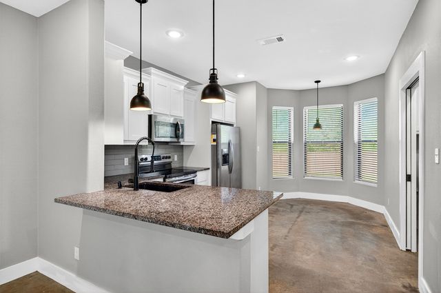 1501 S 7th Avenue, Denison, TX 75020