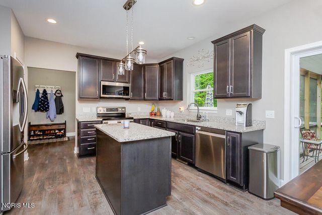 1709 Township Rd Ef, Swanton, OH 43558