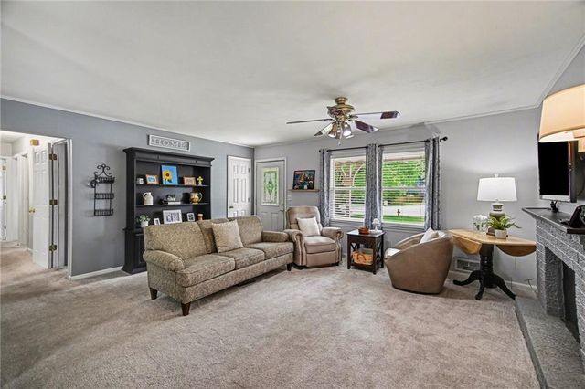 7025 Halsey Drive, Shawnee, KS 66216