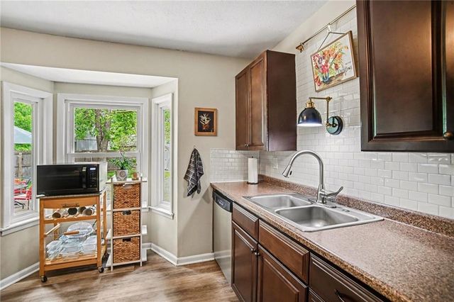 7025 Halsey Drive, Shawnee, KS 66216