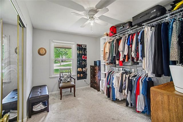 7025 Halsey Drive, Shawnee, KS 66216