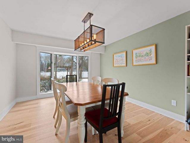 236 CARRIAGE HILL DR, Moorestown, NJ 08057