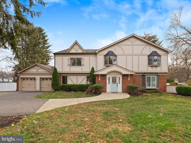 236 CARRIAGE HILL DR, Moorestown, NJ 08057