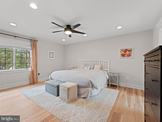 236 CARRIAGE HILL DR, Moorestown, NJ 08057