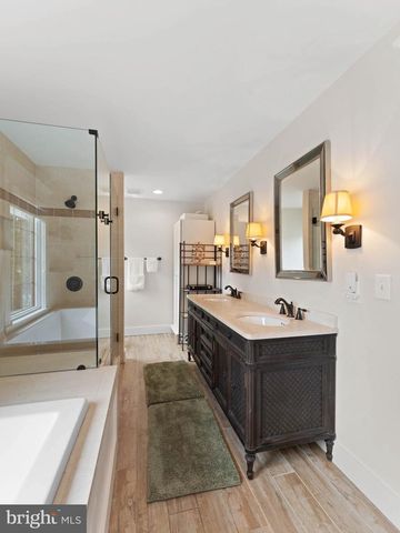 236 CARRIAGE HILL DR, Moorestown, NJ 08057