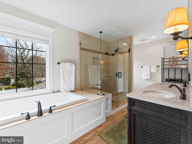 236 CARRIAGE HILL DR, Moorestown, NJ 08057