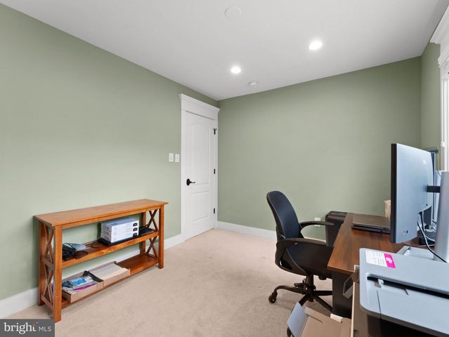 236 CARRIAGE HILL DR, Moorestown, NJ 08057