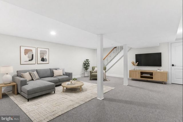 236 CARRIAGE HILL DR, Moorestown, NJ 08057