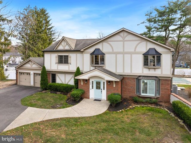 236 CARRIAGE HILL DR, Moorestown, NJ 08057