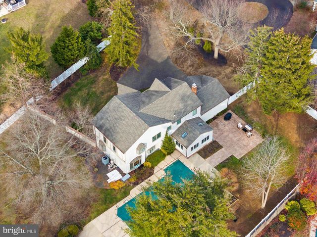 236 CARRIAGE HILL DR, Moorestown, NJ 08057