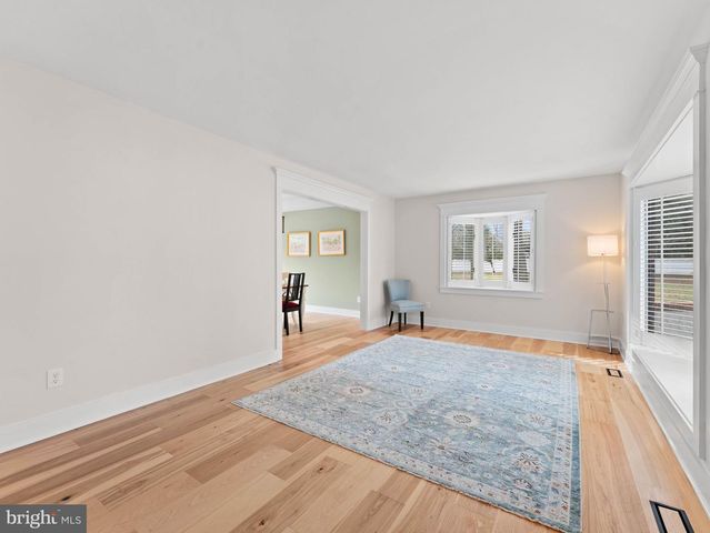 236 CARRIAGE HILL DR, Moorestown, NJ 08057