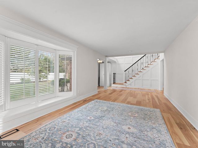 236 CARRIAGE HILL DR, Moorestown, NJ 08057