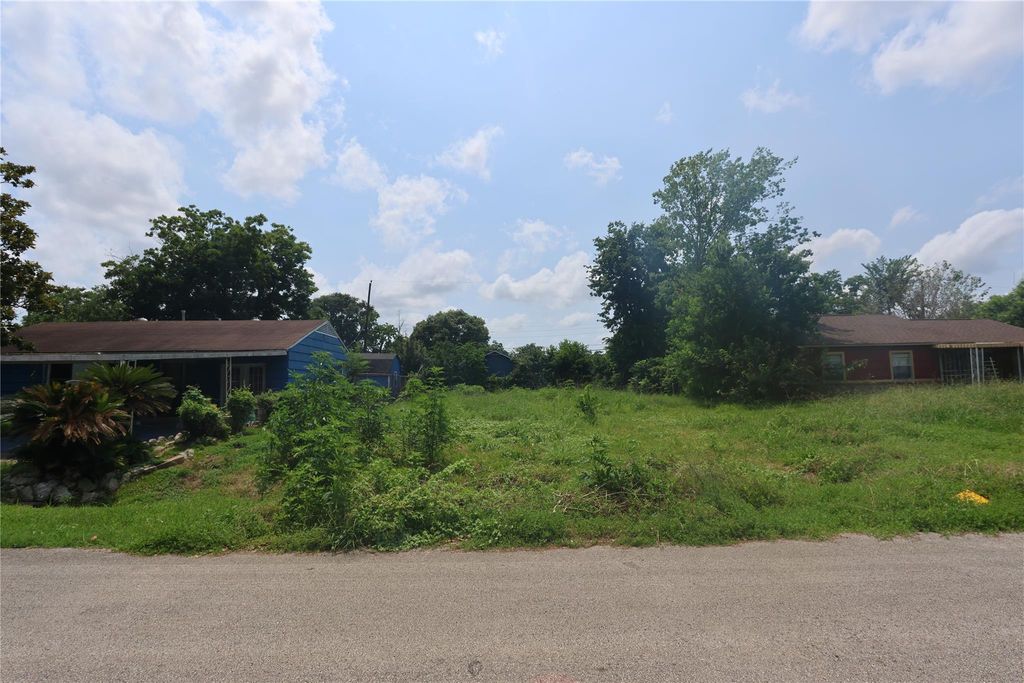 10414 Chesterfield Drive, Houston, TX 77051