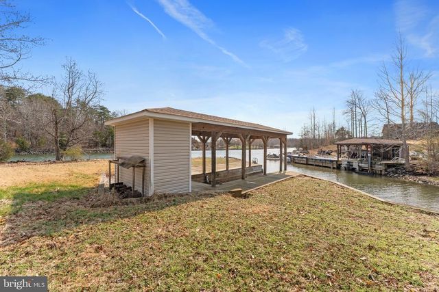 215 LAKEWOOD LANDING DR, Bumpass, VA 23024