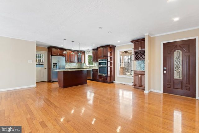 215 LAKEWOOD LANDING DR, Bumpass, VA 23024