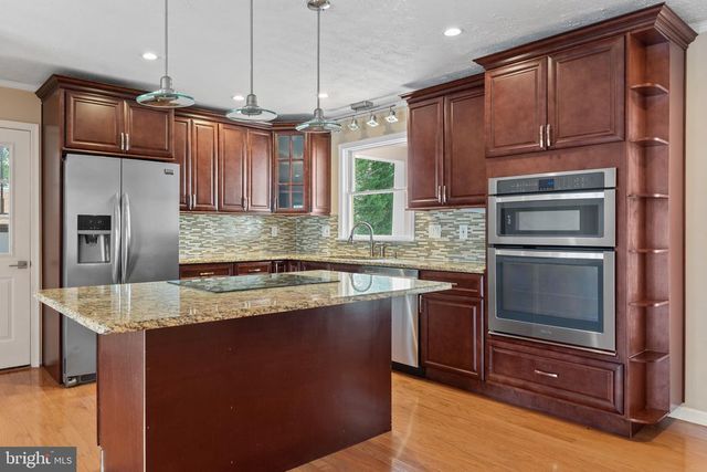 215 LAKEWOOD LANDING DR, Bumpass, VA 23024